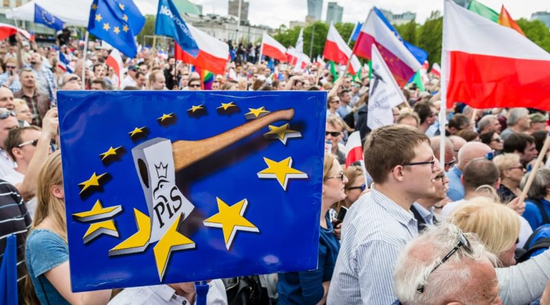 polish government visegrad group visegrad alliance european commission refugees PiS migrant crisis european union #eufightback